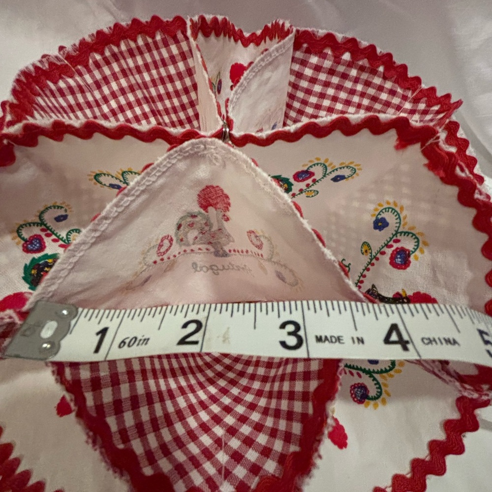 Portugal roll warmer. Colorful Embroidered Fabric with Red Accents - Picture 6 of 9
